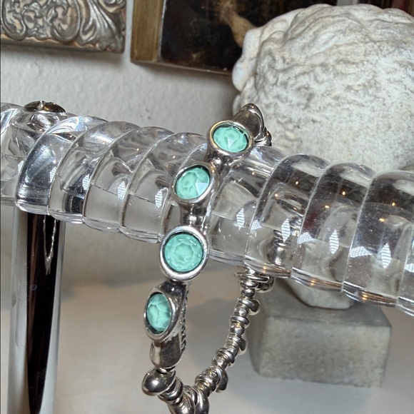UNOde50 Beaded stretch bracelet with blue crystals Size S - Picture 3 of 7